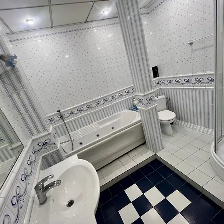 Tarasa Shevchenko Boulevard 10 * Київ