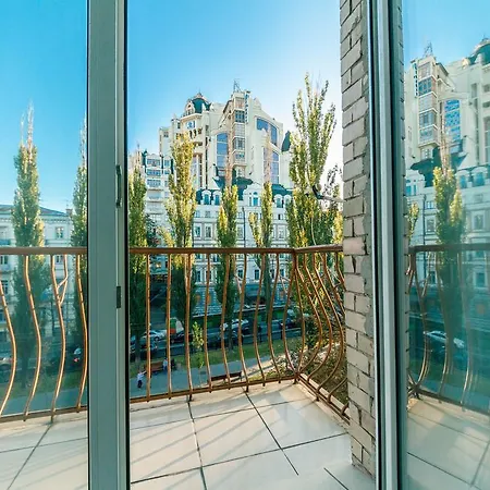 Tarasa Shevchenko Boulevard 10 * Київ