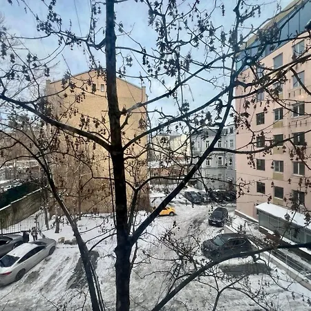 Tarasa Shevchenko Boulevard 10 *