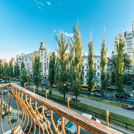 Tarasa Shevchenko Boulevard 10